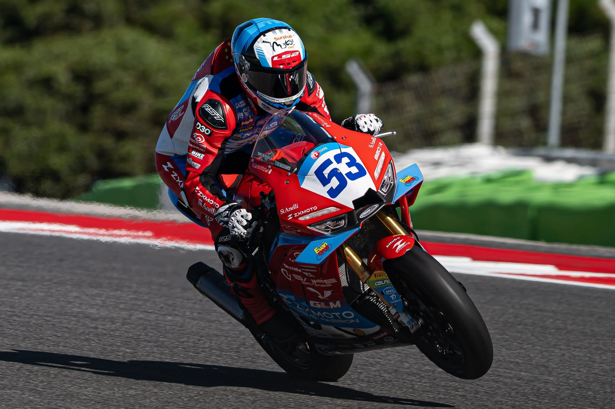 Valentin Debise sulla ZXMOTO del team Evan Bros nel mondiale Supersport
